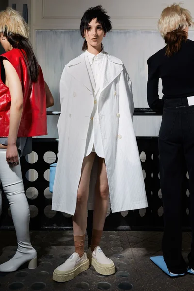 Look 25